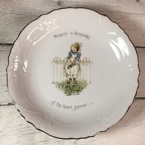 Vintage 1974 Holly Hobbie Plate Made in Japan Memory..A Keepsake of the Heart